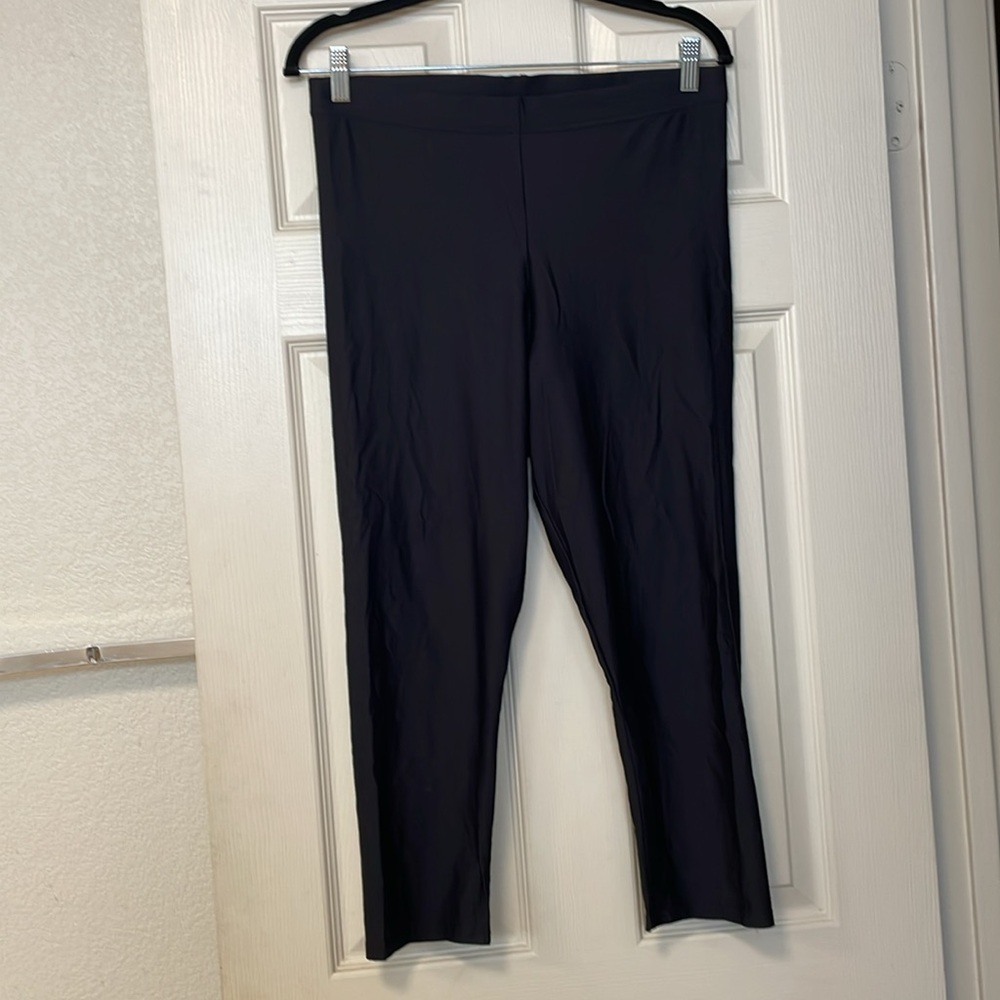 Blackmilk Matte 3/4 Length Leggings in XL